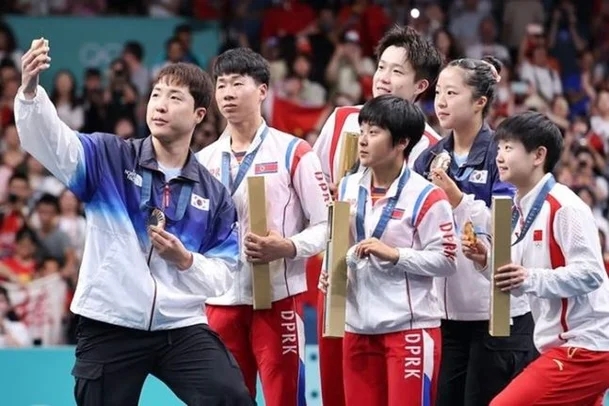 "韓 선수들과 셀카 찍으며 히죽히죽"...北 선수들, 처벌 가능성 제기