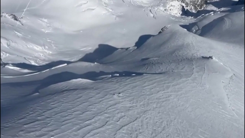 Two Koreans in Mont Blanc...Three days later, he was found dead near the summit.