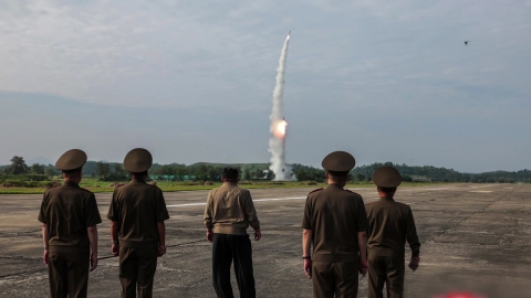 북 "4.5t 초대형 탄두 신형 미사일 시험발사 성공"