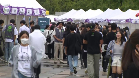 한강 물 많이 불어...빗속에도 청년의 날 행사 열려