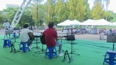 통기타 연주 듣고, 남산 오르고…"드디어 가을!"