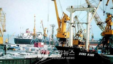 "북 남포항에 대규모 새 구조물"...대형 군함 개발?