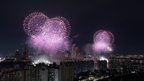 "명당 30만 원, 한강뷰 객실 300만 원"…불꽃축제 바가지 기승