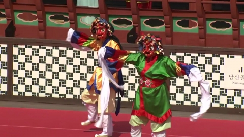 Traditional cultural performance 'Bongsan Mask Dance' festival enjoying satire and humor