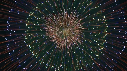 "107 Million" Fireworks Festival ended safely...A pile of trash. "Eyes."