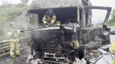 25 ton truck fire in Jeonju...No casualties.