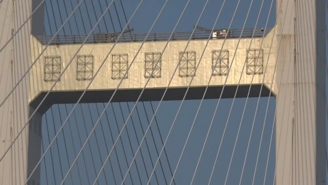 It marked the 75th anniversary of diplomatic relations between North Korea and China, and the signboard was removed, let alone the opening of the "New Aprok River Bridge."