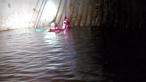 A cargo ship near Tongyeong Yokjido...rescue of eight crew members