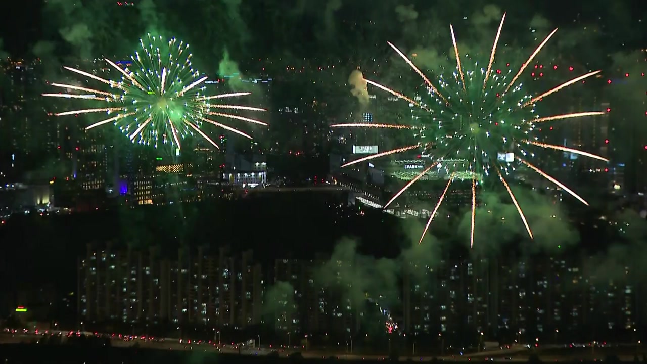 "Watching other people's apartment while drinking wine".Fireworks Festival's Civil Discontent