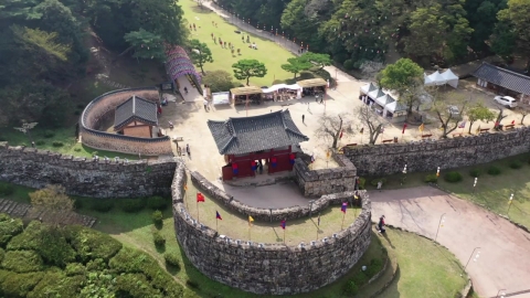 Going around the castle road and taking a walk in the fall...Changseongje Festival in Gochang, North Jeolla Province will be held for five days.