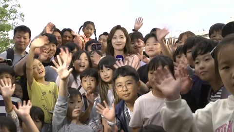 "Hangul Day Celebration" in the blue autumn sky...It's crowded with citizens.