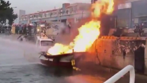 The fire of the fishing boat that was anchored in Gunsan...A shipowner in his 60s dies.