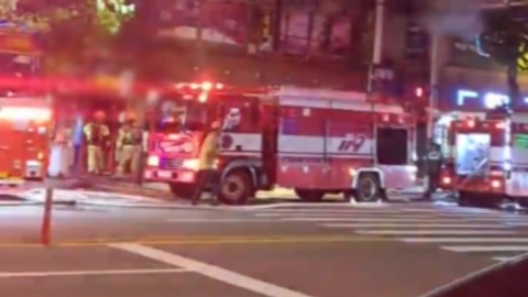 A shopping mall fire in Hwagok-dong, Seoul...It's gonna take two hours to catch a big fire.