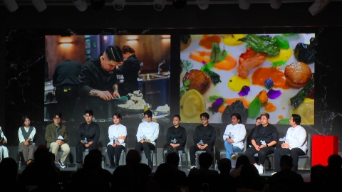 "Cooking martial arts." Black and white chef "Jongyoung"...The craze is "live."