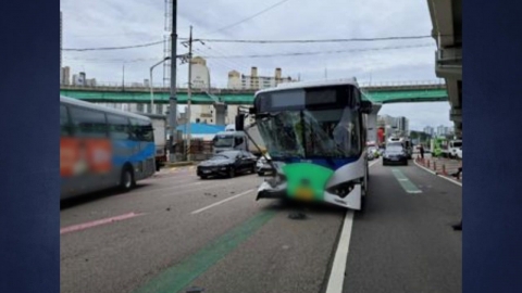 There are 4 crashes including city buses in Yongin...Transfer of 7 people.