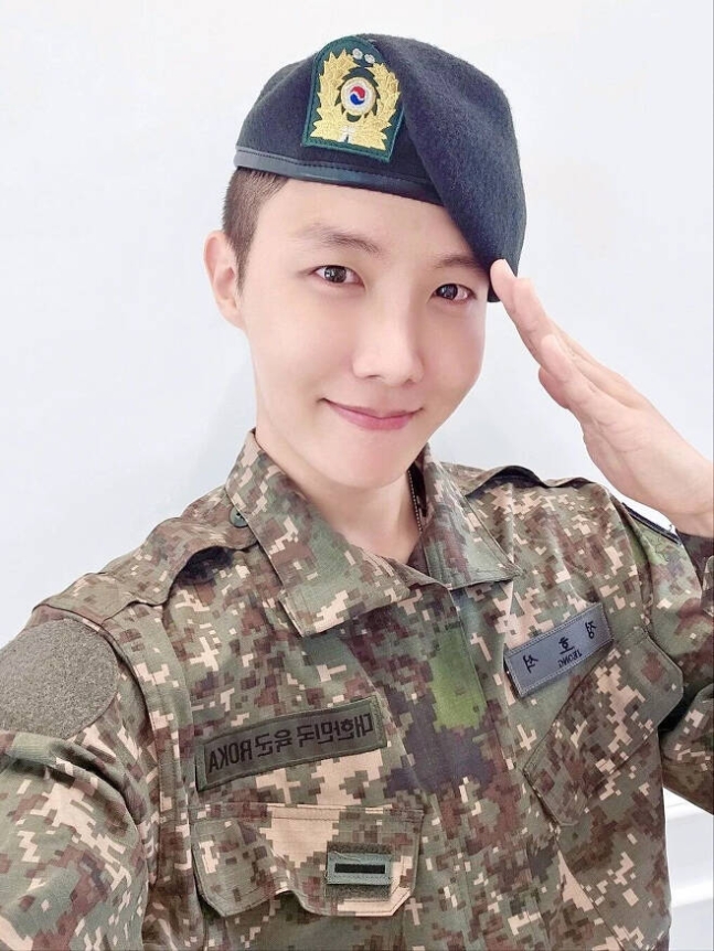 BTS J-Hope, discharged from the military today (17th)...The 2nd member of Team Jin-Eui.