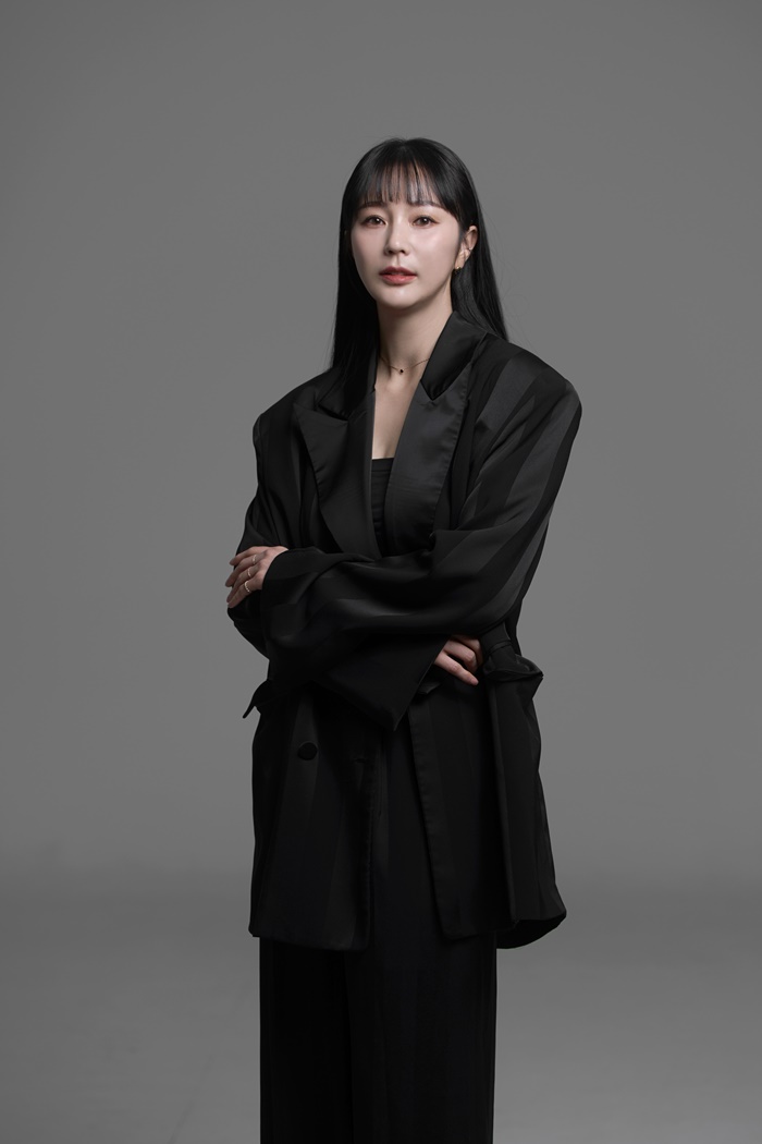 Ahn Hye-kyung Appears in the Play 'It's Family'...Return to the stage after 8 months.