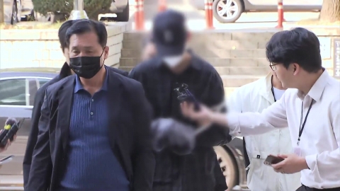 The incumbent police arrested for stealing 300 million won worth of confiscated goods.