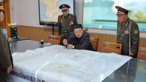 Kim Jong-un, in front of Seoul's operational map, "Using physical power without hesitation in case of infringement of sovereignty"