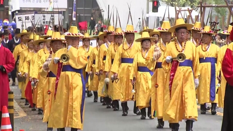 The ceremony of enshrinement of 'Taejo Eojin' is reproduced in Jeonju, a tourist hub city.