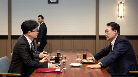 President Yoon - Representative Han's '80-Minute Meeting' Ends..."Three requests about Mrs. Kim".