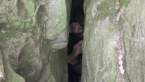 [Now shorts] "Peeking"...a woman caught in a rock while picking up a cell phone