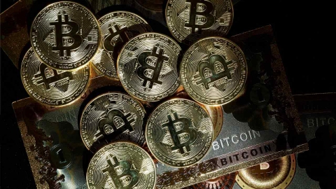 Bitcoin falls as U.S. Treasury yields rise day after day