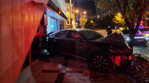 "Drunk driving" in his 30s. "Boom" at the post office.a disturbance in the precincts