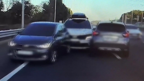 Incheon Airport Expressway 5 cars involved in a collision