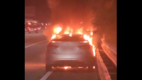 A car fire near the east Seoul Tollgate on the Jungbu Expressway...3 people evacuated.