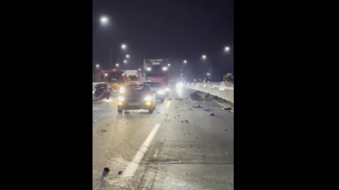 Gyeongbu Expressway Cheonan Junction Car Collision...Of the two, Gyeongsang.