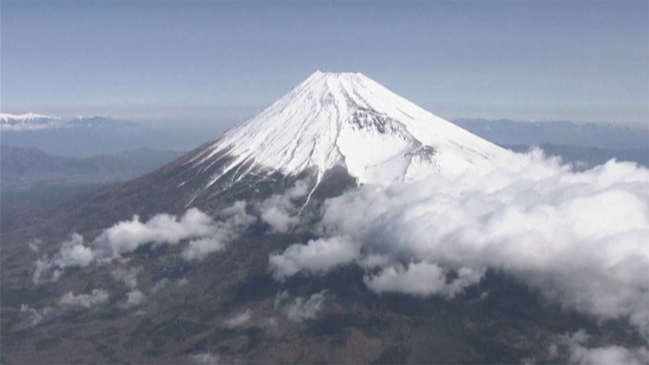 "For the first time in 130 years of observation"...What happened at Mt. Fuji?