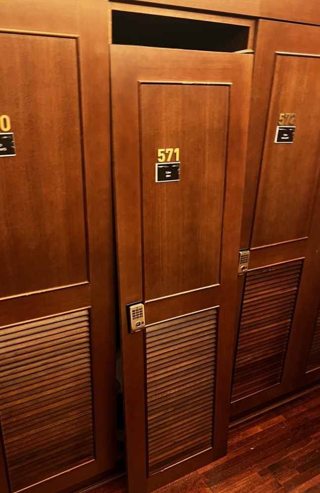 After losing in extra time, 'Explosion of anger'... Kim Joo-hyung and Koo Seol-soo broke the door of the locker room.