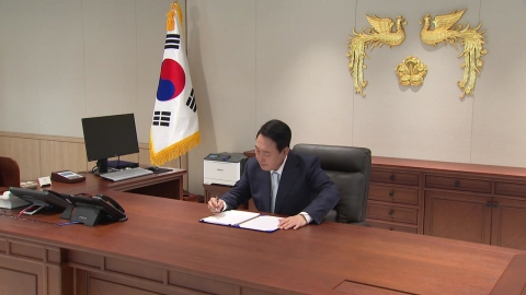 President Yoon asked Prime Minister Han to "make sure to manage external economic instability factors such as the Middle East."