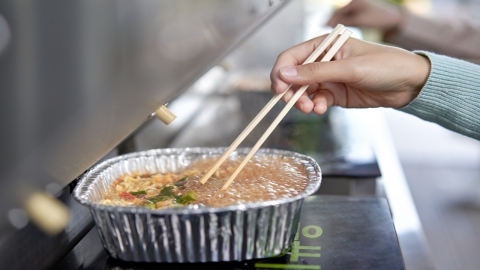 The export of "Han River Ramen," an essential course at Han River Park, has made a big hit.