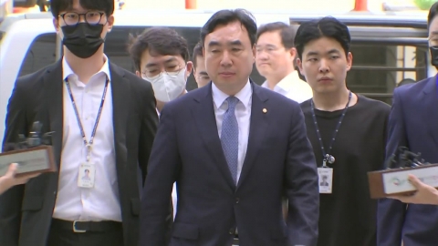 Former lawmaker Yoon Kwan-seok, "Democratic Party of Korea's Money Envelope," has been sentenced to two years in prison...Supreme Court's First Judgment