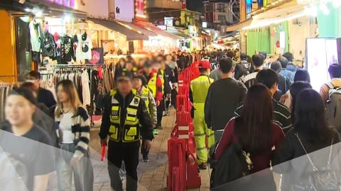 "Halloween." Hongik University Street in Seoul...Crowd management 'emergency'