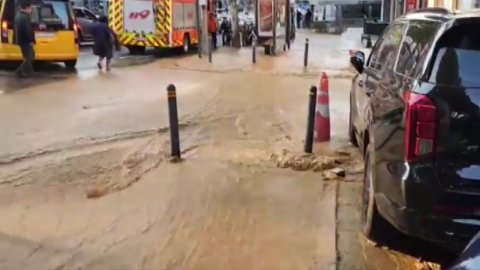 It's not even the rainy season, but "Pouring"...Damaged water pipes in Bangbae-dong, Seoul