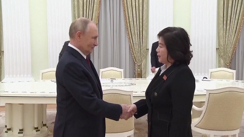 Putin Upends "No Plan to Meet" and Surprise Meeting With Choi Sun-hee