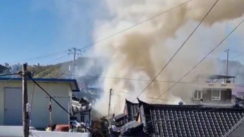 A fire in a detached house in Andong, North Gyeongsang Province...No one's hurt.