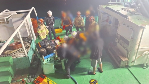 Sinking a fishing boat in the sea of Jeju...We're looking for 15 people. We're searching for 12 people.