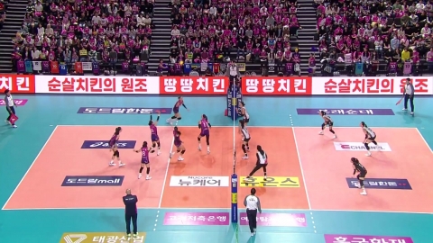 Heungkuk Life Insurance's Kim Yeon-kyung, who leads six consecutive wins, was selected as the MVP of the first round.