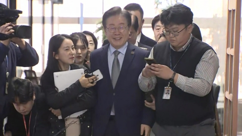 [On-the-spot video+] Lee Jae-myung, "I have nothing to say"...Departed to attend the first trial.