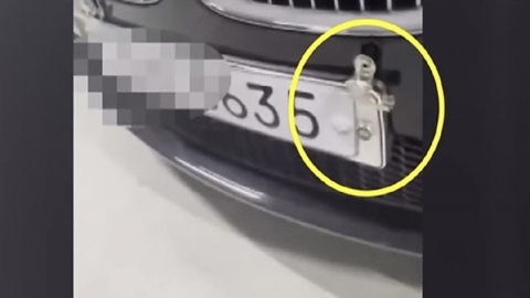 "To save money on parking"...a foreign car owner with a fake 'paper license plate' 