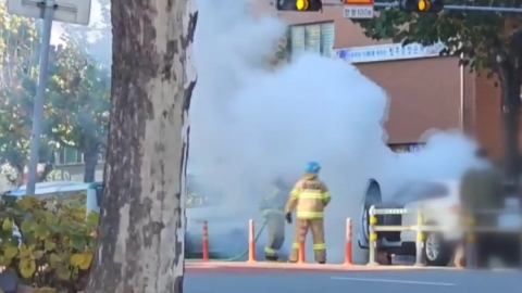 The SUV fire that was driving in downtown Cheongju...a vehicle burnout