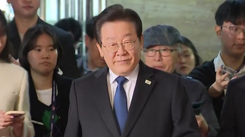 [On-site Video+] Lee Jae-myung departs from the National Assembly to attend the 'perjury teacher' trial.