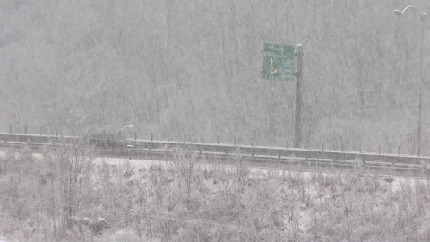 [Weather] It's snowing in the middle of the way home.From the first snow, "Snow".