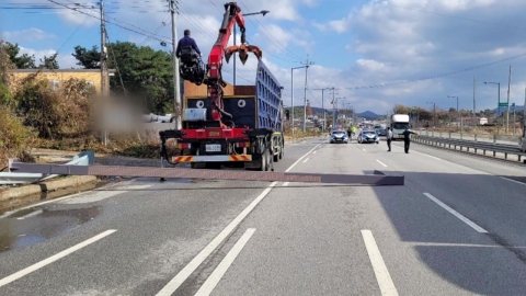 Signboards, street lights...A series of damage from strong winds in North Jeolla Province