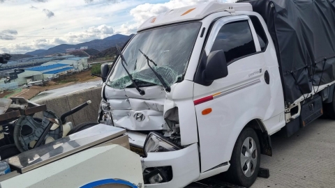 A six-car truck crash near Munsan Tunnel in Gyeongju...Four people.