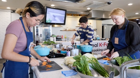 [Company] Handon Fund, Kimchi and Meat Cooking Classes for Foreigners